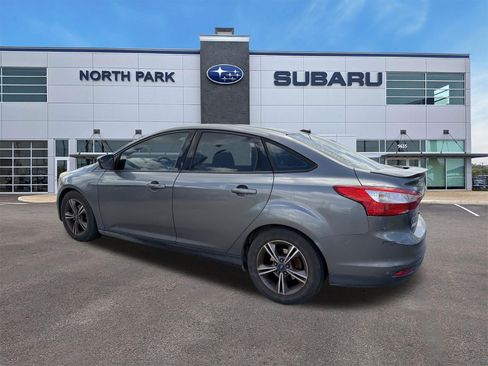 Used 2014 Ford Focus SE w/ SE Sport Package FWD image 4