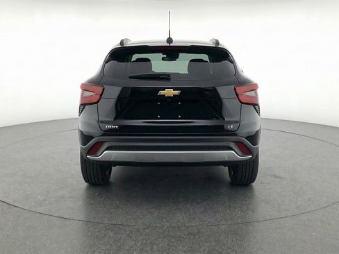 Used 2025 Chevrolet Trax LT image 7