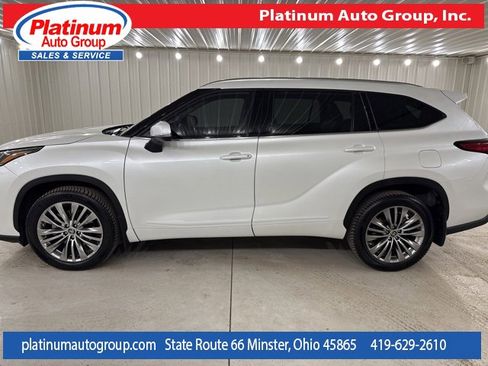 Used 2022 Toyota Highlander Platinum image 2