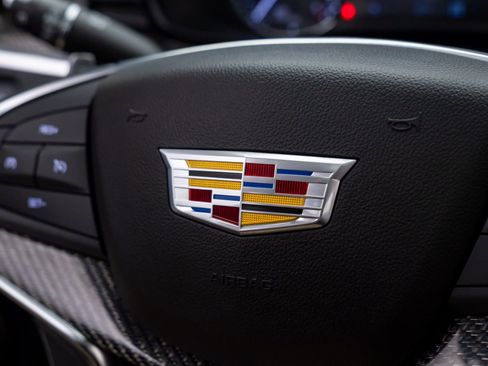 Certified 2022 Cadillac XT5 Sportv w/ LPO, Floor Liner Package image 27