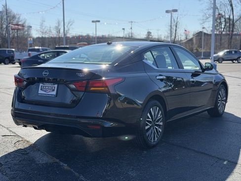 Used 2025 Nissan Altima 2.5 SV image 13