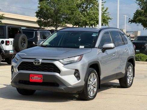 Used 2022 Toyota RAV4 XLE Premium FWD image 6