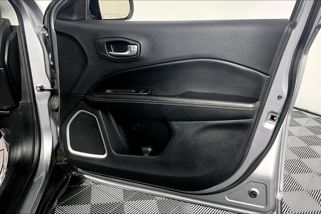 Used 2019 Jeep Compass Limited FWD image 23