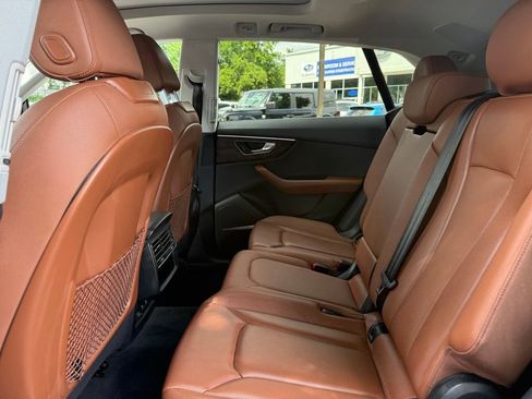 Used 2019 Audi Q8 Premium Plus w/ Premium Plus AWD/4WD image 25