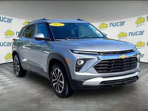 Used 2025 Chevrolet TrailBlazer LT AWD/4WD image 1