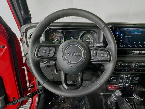 Used 2025 Jeep Wrangler Willys image 15