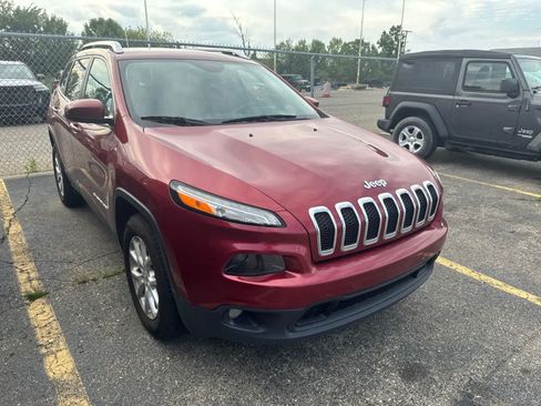 Used 2016 Jeep Cherokee Latitude w/ Cold Weather Group AWD/4WD image 6
