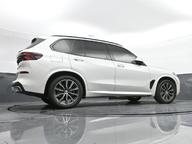 Used 2025 BMW X5 xDrive40i w/ M Sport Package AWD/4WD image 44