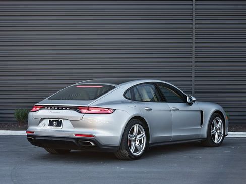 Used 2021 Porsche Panamera 4 image 7