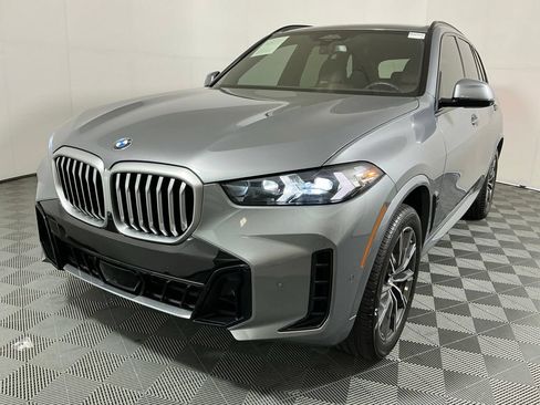 Used 2024 BMW X5 sDrive40i w/ M Sport Package RWD image 2