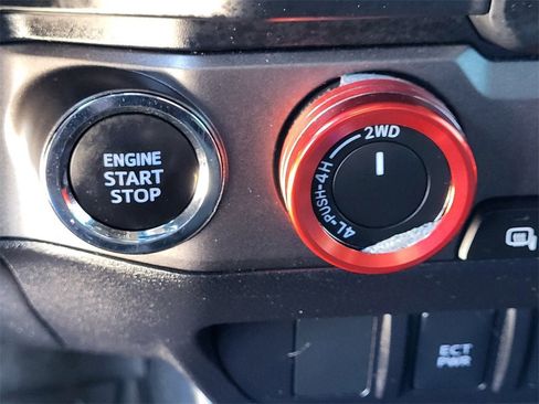 Used 2022 Toyota Tacoma TRD Off-Road image 24