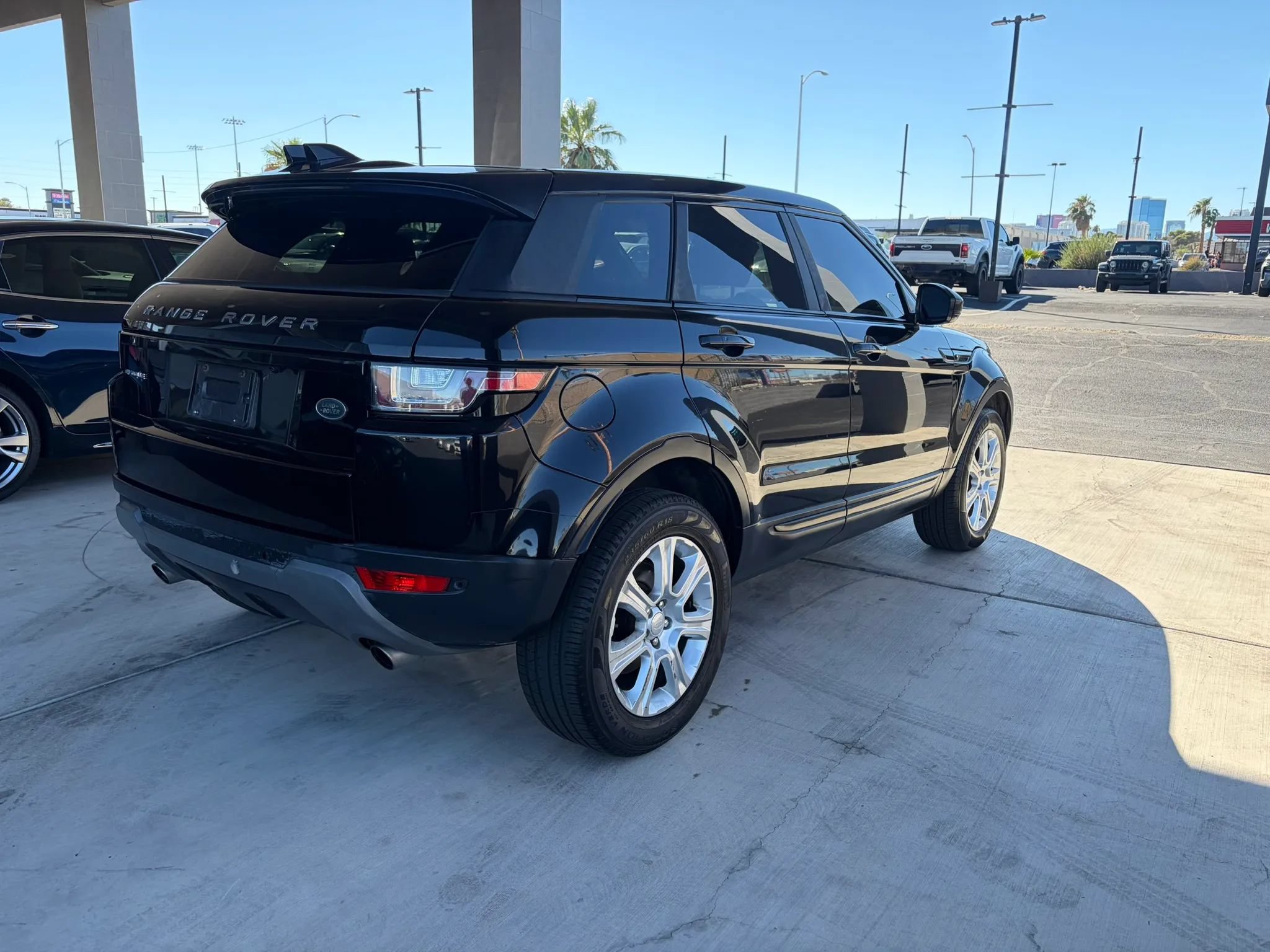 Used 2018 Land Rover Range Rover Evoque SE AWD/4WD image 5