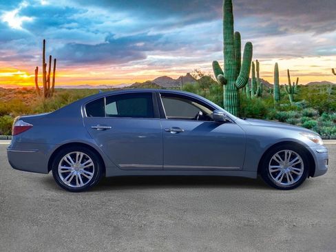 Used 2011 Hyundai Genesis 4.6 RWD image 2