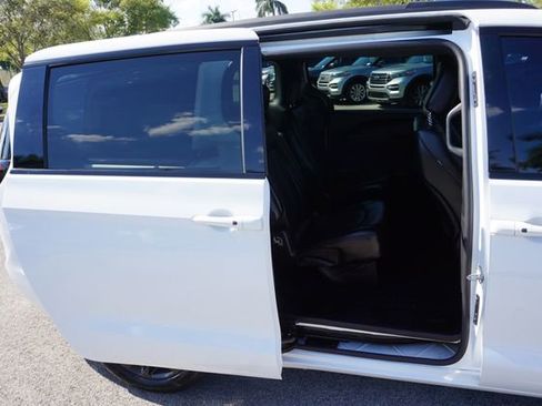 Used 2023 Chrysler Pacifica Touring-L w/ S Appearance Package image 21