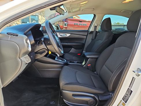Used 2024 Kia Forte LXS image 9