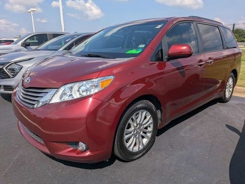 Used 2015 Toyota Sienna XLE Premium FWD image 5