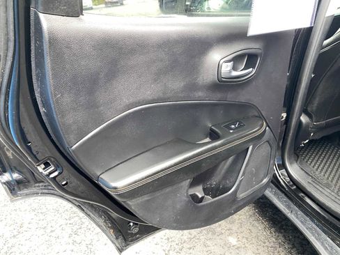 Used 2018 Jeep Compass Latitude w/ Popular Equipment Group image 29