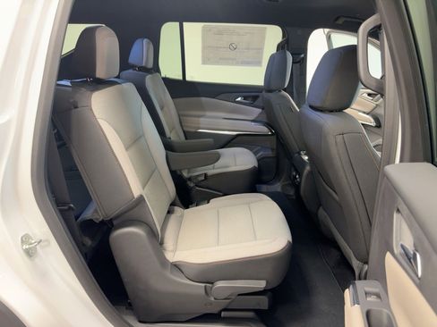 New 2025 Chevrolet Traverse LT image 30