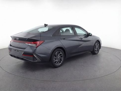 Used 2024 Hyundai Elantra SEL image 9