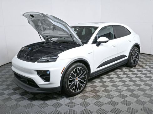Certified 2024 Porsche Macan 4 Electric AWD/4WD image 33