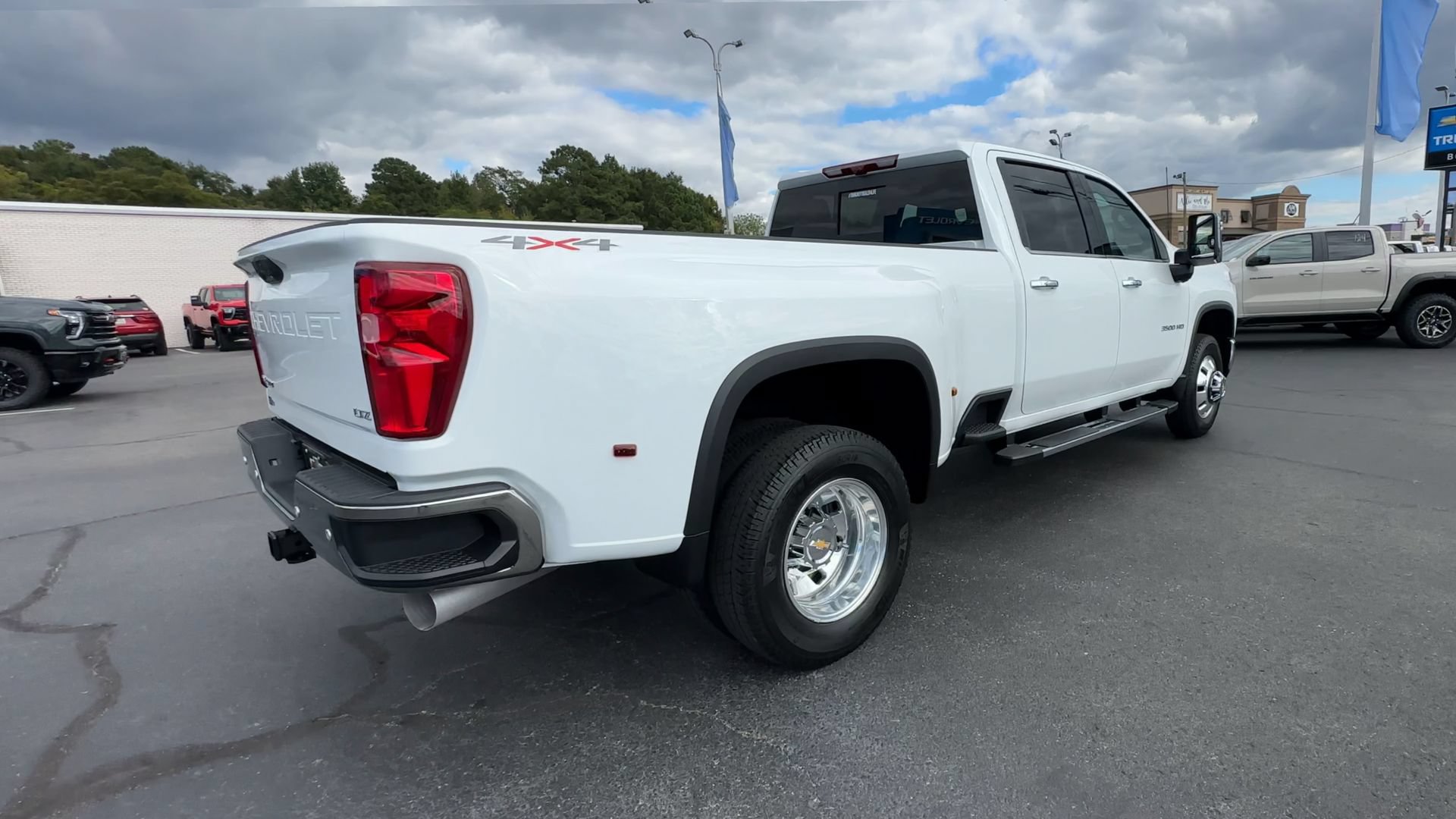 Used 2026 Chevrolet Silverado 3500 LTZ w/ LTZ Plus Package AWD/4WD image 8