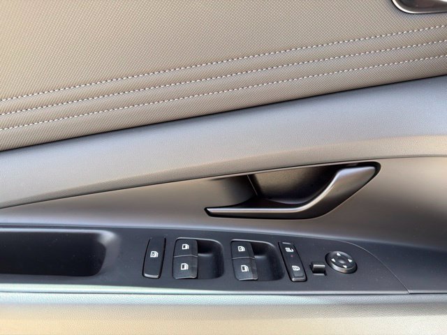 New 2025 Hyundai Elantra SEL FWD image 17