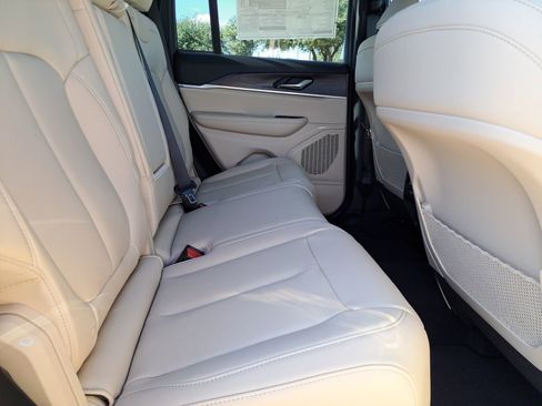 New 2025 Jeep Grand Cherokee Limited image 5