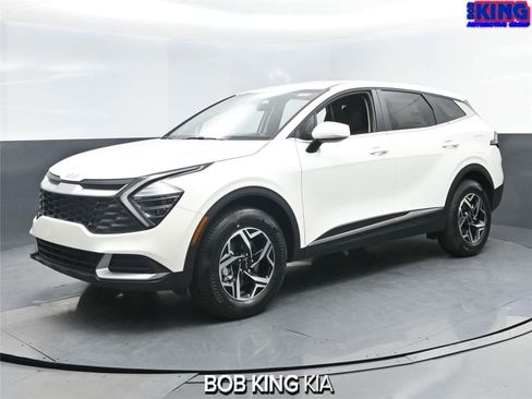 Used 2025 Kia Sportage LX image 1