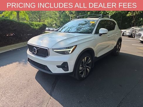 Used 2024 Volvo XC40 B5 Plus w/ Protection Package Premier AWD/4WD image 3