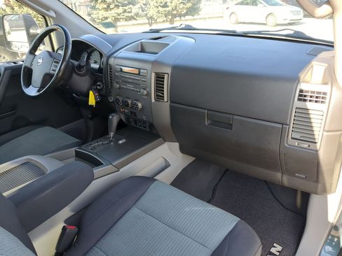 Used 2004 Nissan Titan SE image 19