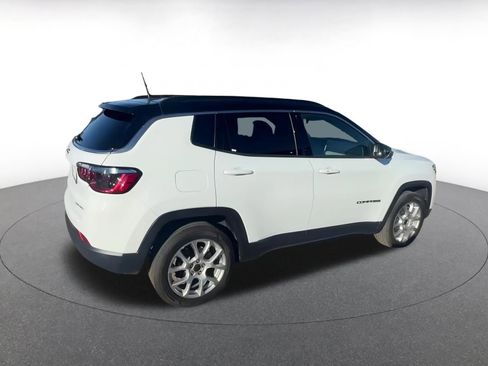 Used 2025 Jeep Compass Limited image 14