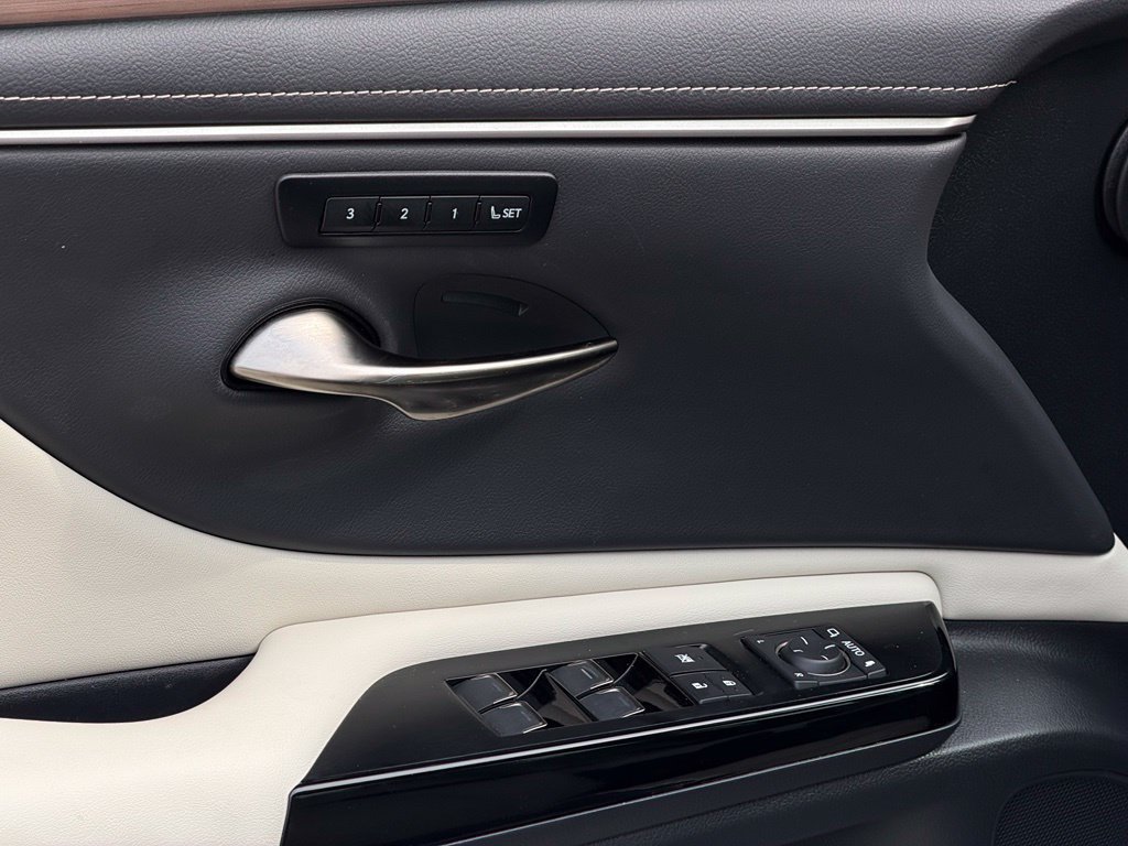 Used 2024 Lexus ES 350 w/ Technology Package FWD image 22