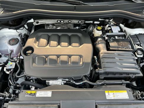 New 2025 Volkswagen Tiguan SE image 11