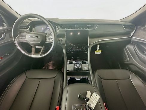 New 2025 Jeep Grand Cherokee Limited w/ Black Appearance Package image 9