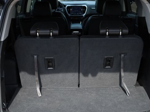 Used 2023 GMC Acadia SLT image 28