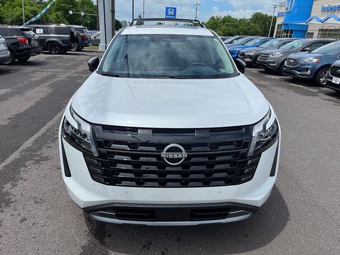Used 2026 Nissan Pathfinder Platinum AWD/4WD image 3