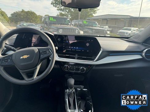 Used 2026 Chevrolet Trax LT FWD image 4