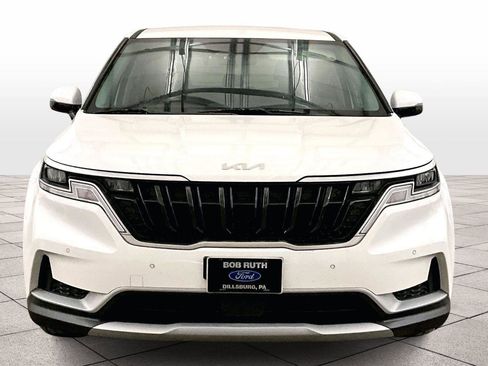 Used 2024 Kia Carnival EX image 3