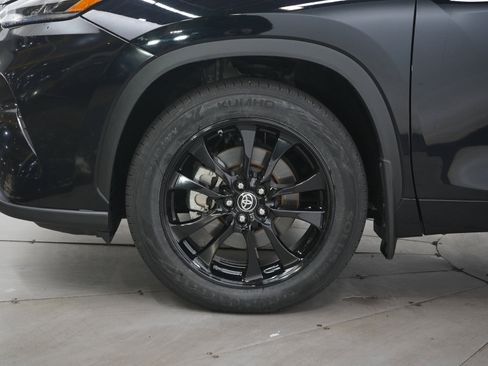 Used 2024 Toyota Highlander Limited AWD/4WD image 33