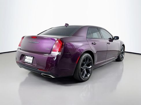 Used 2021 Chrysler 300 Touring L RWD image 4
