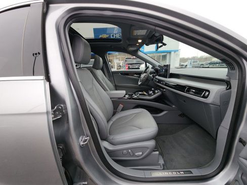 Used 2022 Lincoln Nautilus Reserve image 14