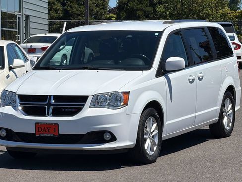 Used 2019 Dodge Grand Caravan SXT FWD image 9
