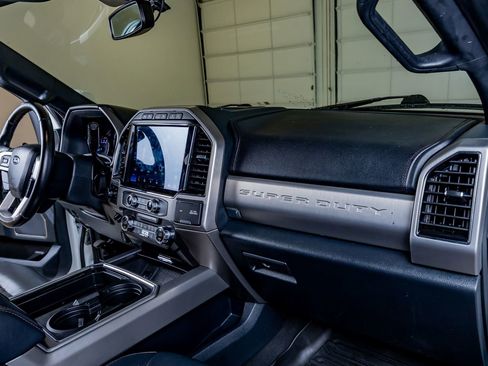 Used 2022 Ford F250 Platinum w/ FX4 Off-Road Package AWD/4WD image 17
