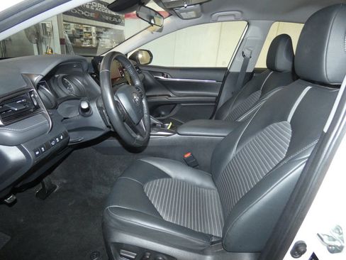 Used 2024 Toyota Camry SE image 9