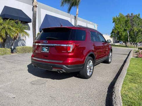 Used 2018 Ford Explorer XLT AWD/4WD image 5