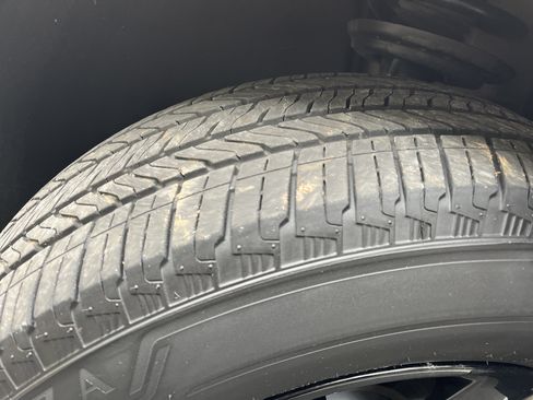 Used 2023 Chevrolet Traverse LT w/ Midnight/Sport Edition image 12