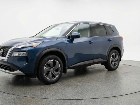 Used 2025 Nissan Rogue SV FWD image 3