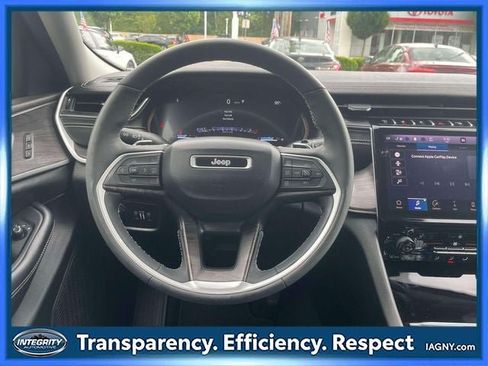 Used 2023 Jeep Grand Cherokee L Limited AWD/4WD image 15