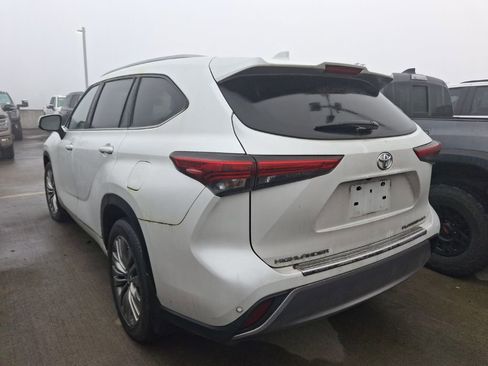 Used 2022 Toyota Highlander Platinum image 5