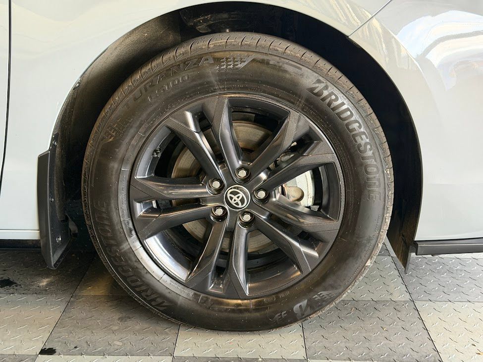 Used 2025 Toyota Sienna XSE AWD/4WD image 33